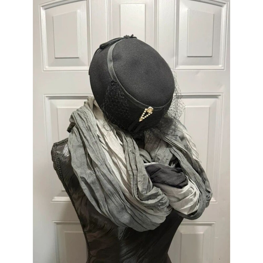 True Vintage black knitted pill box hat